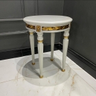Mesa Lateral Entalhada com Pés Torneados